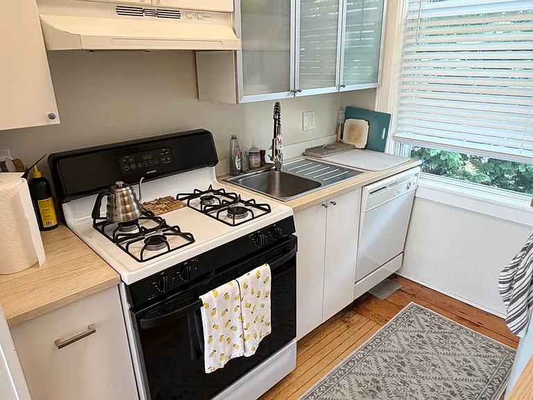 54 Lothrop St #6 — Photo 10