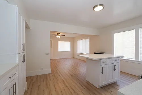 2384 Linden Ave Photo 1