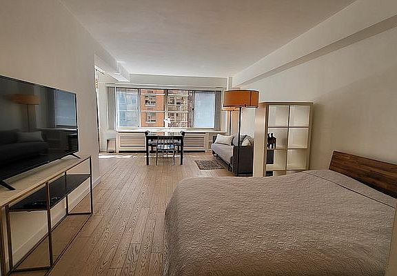 3rd image of 225 E 46th St APT 9E