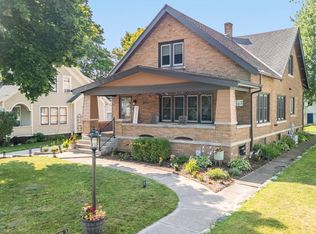 817 Center Ave, Oostburg, WI 53070