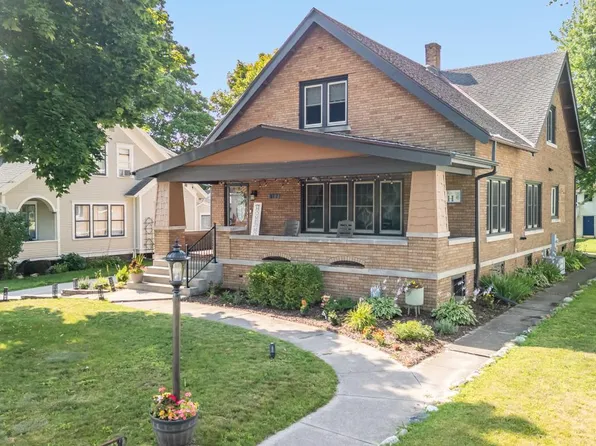 817 Center AVENUE, Oostburg, WI 53070