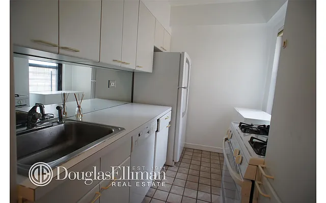 Rented by Douglas Elliman | media 26