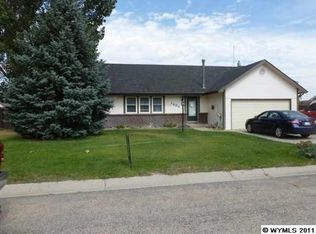 1254 Green River Dr, Douglas, WY 82633