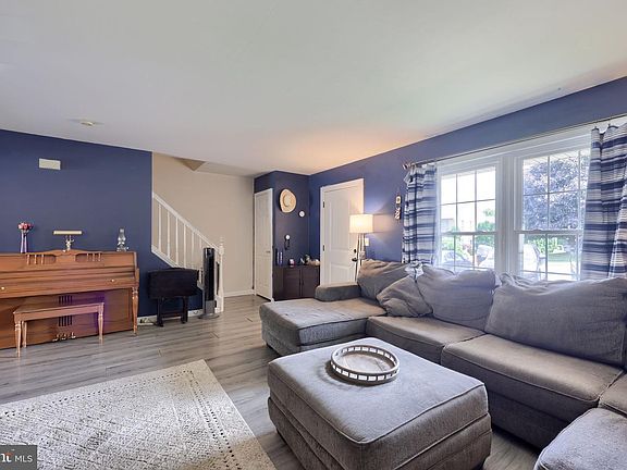5th image of 38 Battens Cir