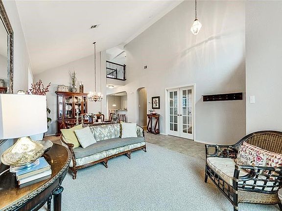 3rd image of 9417 Woodhurst Dr