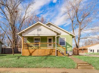 104 Pacific Ave, Osawatomie, KS 66064
