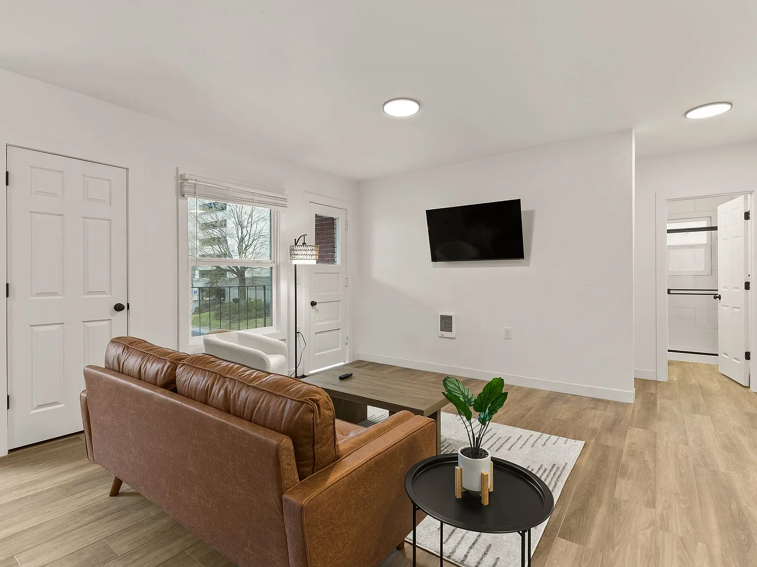 Cambridge Court Apartments — Photo 3