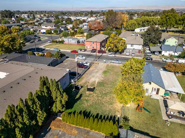 1311 Gregory Ave, Sunnyside, WA 98944