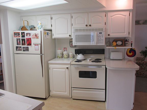 2nd image of 526 Hawthorne Blvd