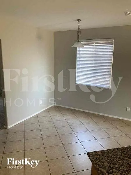 4 bed, 2.0 bath, 1836 sqft, $2,270 — Photo 4