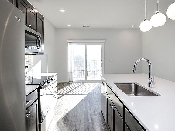 4th image of 585 Valley View Dr #1207