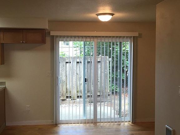 5th image of 3330 NE 57th Ave APT 06