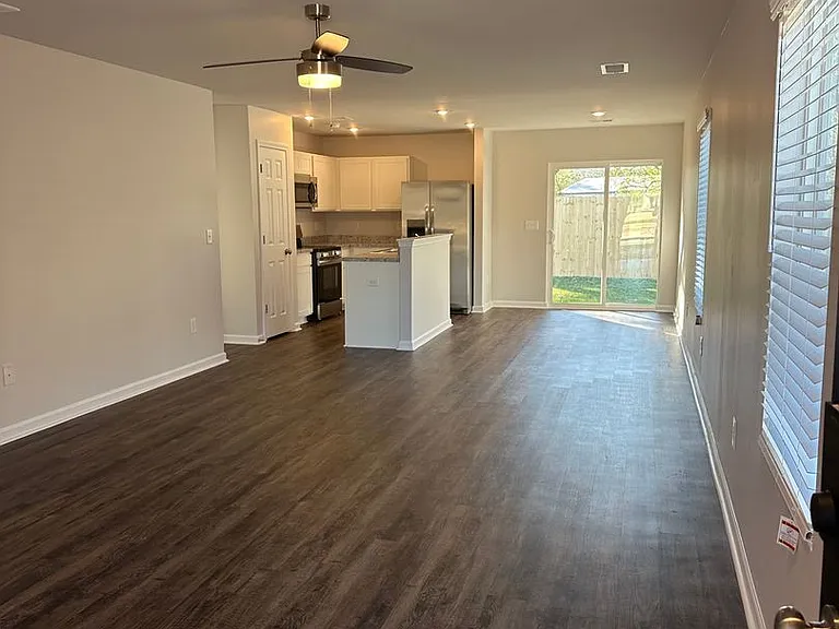 601 Savannah St — Photo 5