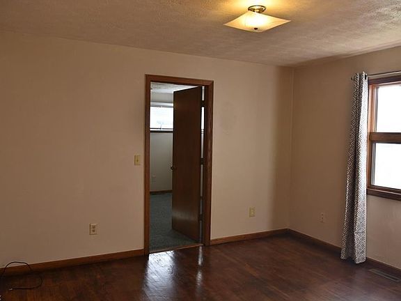 5th image of 4404 7th Ave