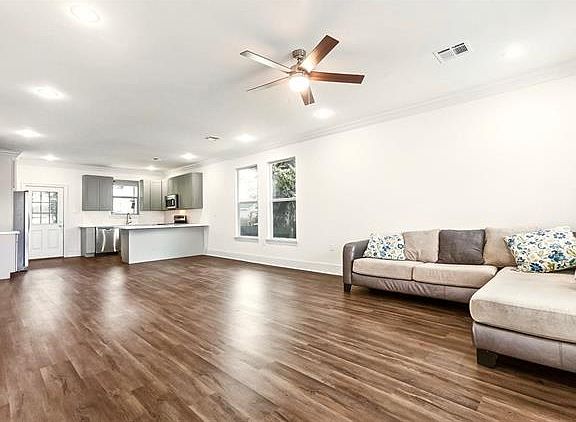 2nd image of 4404 Frenchmen St