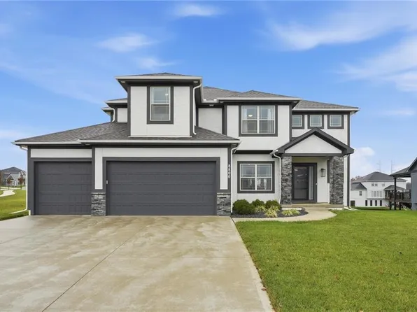 8800 N Lister Ct, Kansas City, MO 64156
