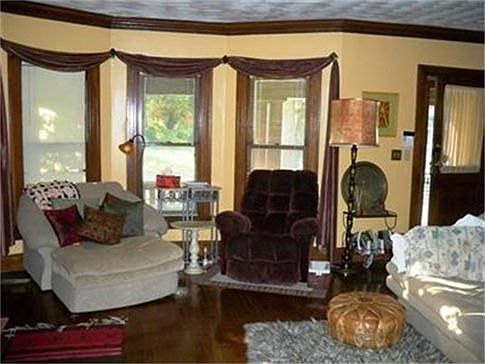 3rd image of 966 Manhattan Ave
