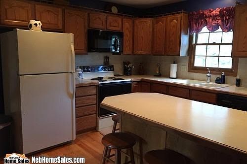 5th image of 6122 S 28th St