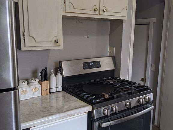 5th image of 3215 Birch Row Dr