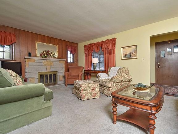 3rd image of 141 Camvet Dr