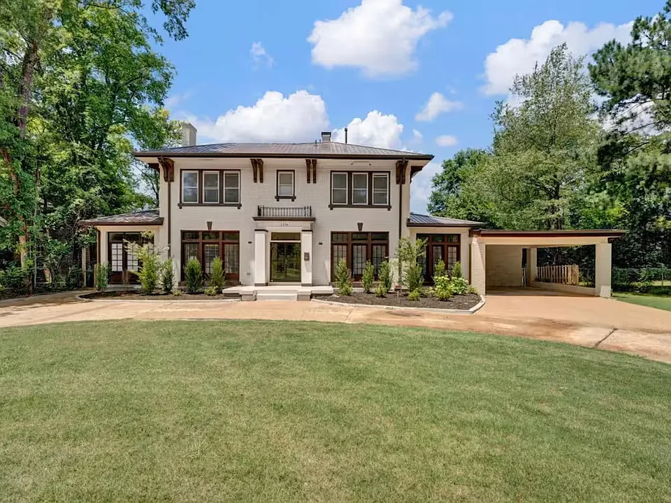 1179 E Pkwy S