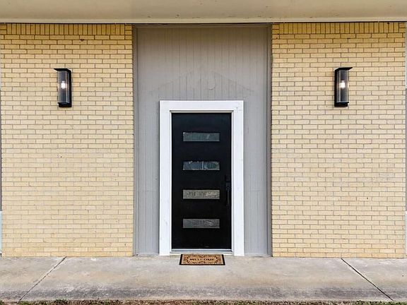 3rd image of 5 Greenbriar Ave