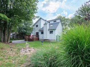 195 Overland Dr, Long Pond, PA