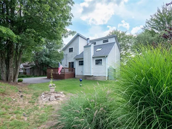 195 Overland Dr, Long Pond, PA 18334