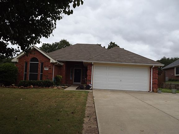 2nd image of 2203 Yellowstone Ln