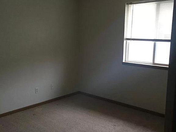 3rd image of 20 Village Dr APT 2