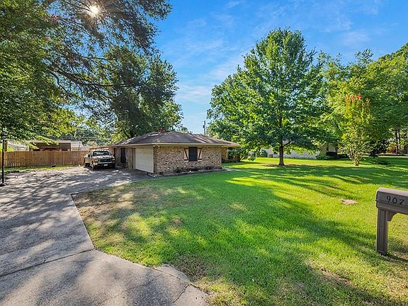 2nd image of 907 Misty Ln