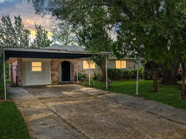 13335 Ambrose St, Houston, TX 77045
