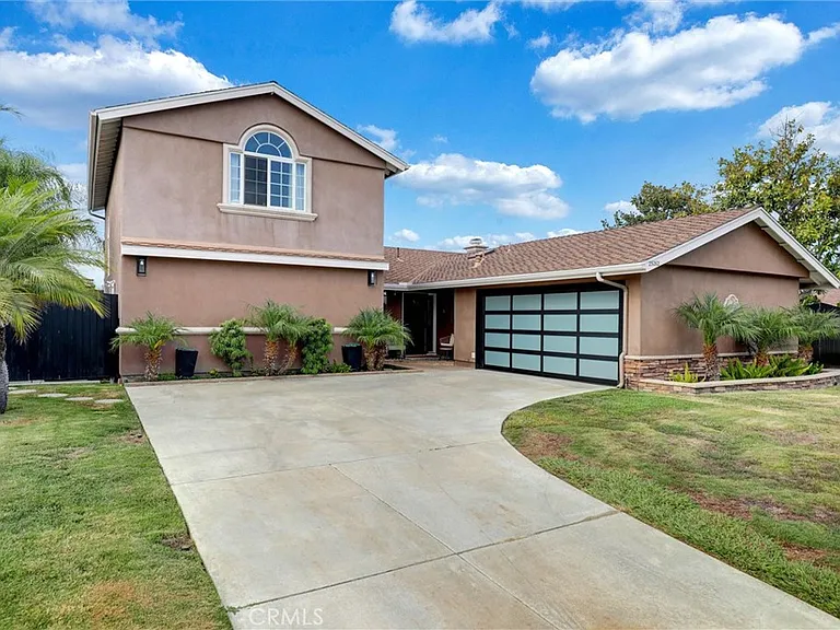 25262 Tasman Rd — Photo 2