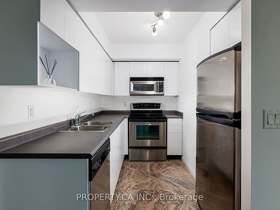 4th image of 18 Yonge St #2011