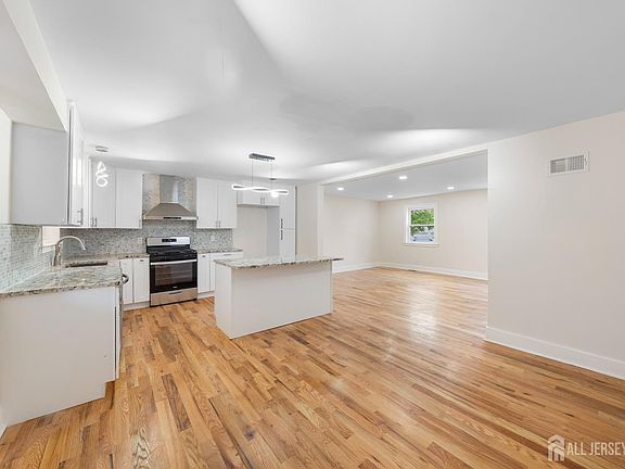 4th image of 77 Greenbrook Rd