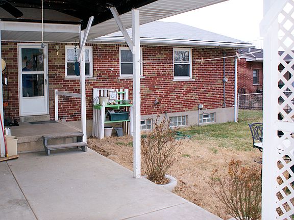 3rd image of 413 Tiffany Dr
