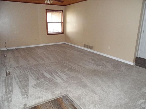 2nd image of 902 Essex Dr
