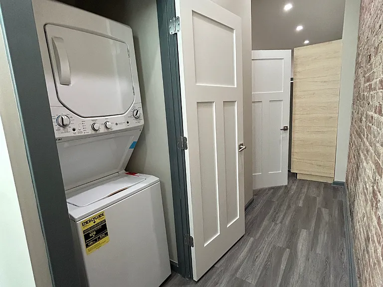 50 E Utica St #1A — Photo 6