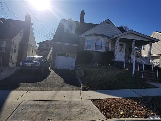 2nd image of 490 Columbia Blvd
