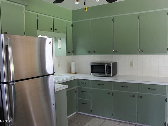 4th image of 414 Evans St