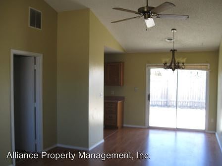 5th image of 300 Knoxberry Dr