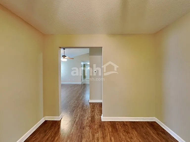 9724 Thomas Ln — Photo 5