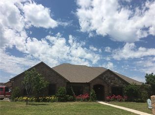 1207 Walter St, Gainesville, TX 76240