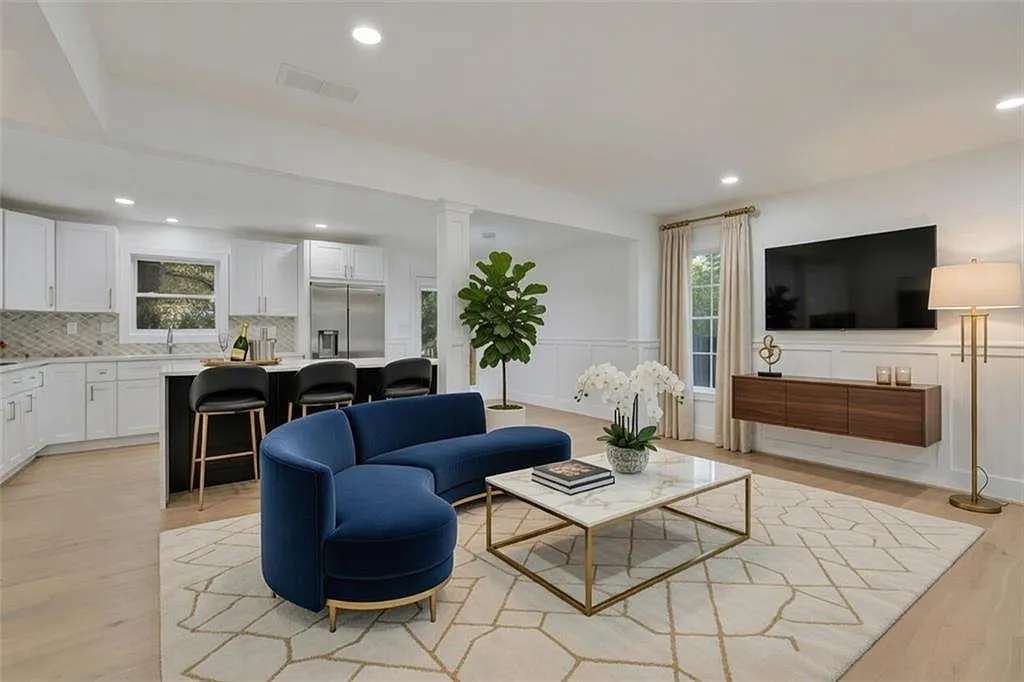 4 bed, 3.5 bath, 2000 sqft, $2,900 — Photo 4