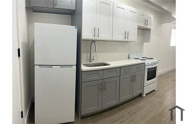 Building Photo - 1902 Marmion Ave #4A