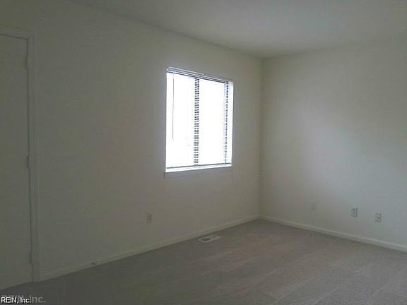 5th image of 1044 N Green Dr
