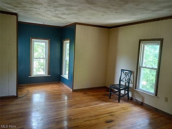 5th image of 250 College St