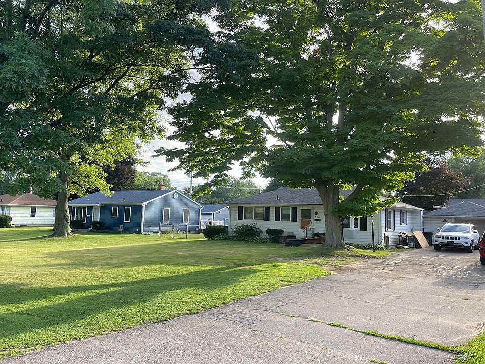 2nd image of 716 Riverside Dr