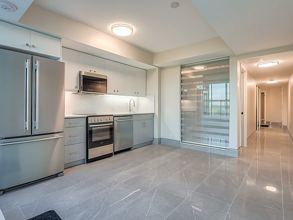 4th image of 2 Manderley Dr #704
