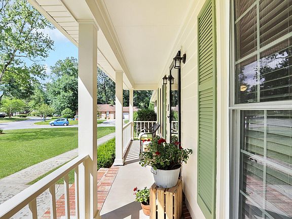 4th image of 100 Larkspur Ct